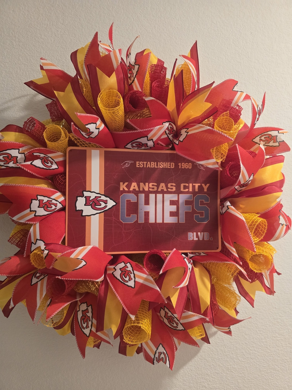 W134 - Kansas City Chiefs Red & Gold Wreath